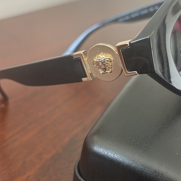 Versace sunglasses - Picture 2 of 3